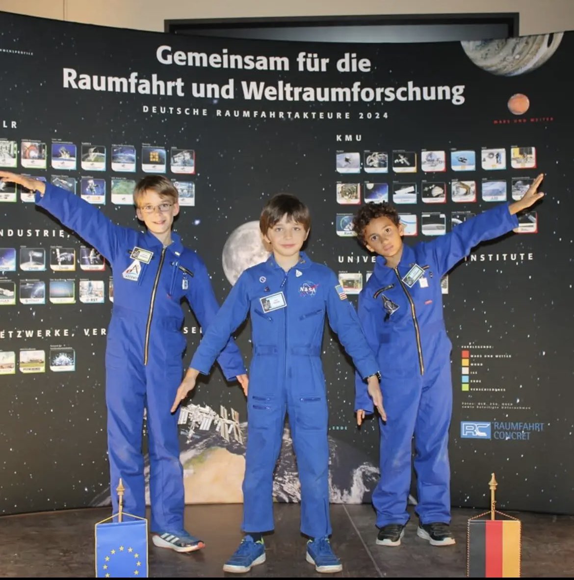 space_rc's tweet photo. Micronauts auf den 39. Neubrandenburger Tagen der Raumfahrt https://t.co/0Thr1nLAHN