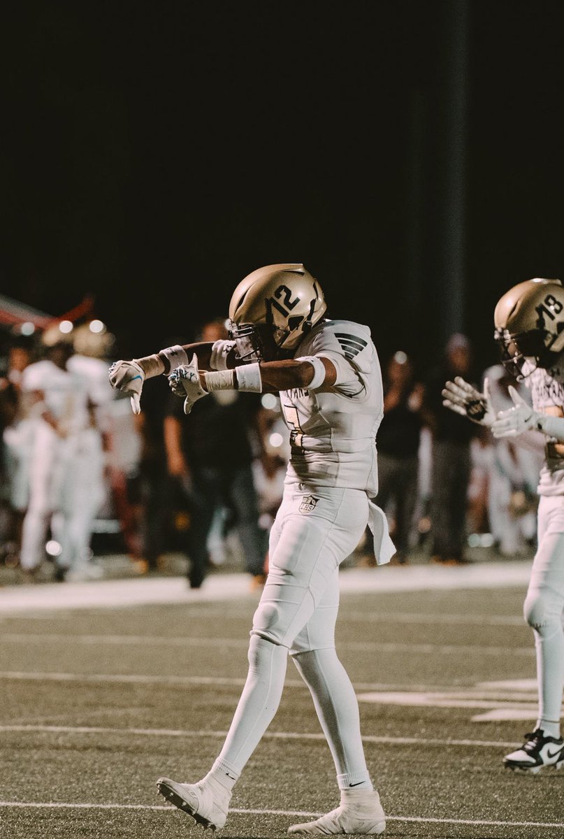 14Damarigreen's tweet photo. Playoffs! 0-0 @Lakewoodhsfb πͺπΎ #bullydown πszn https://t.co/yFf5lJfgib