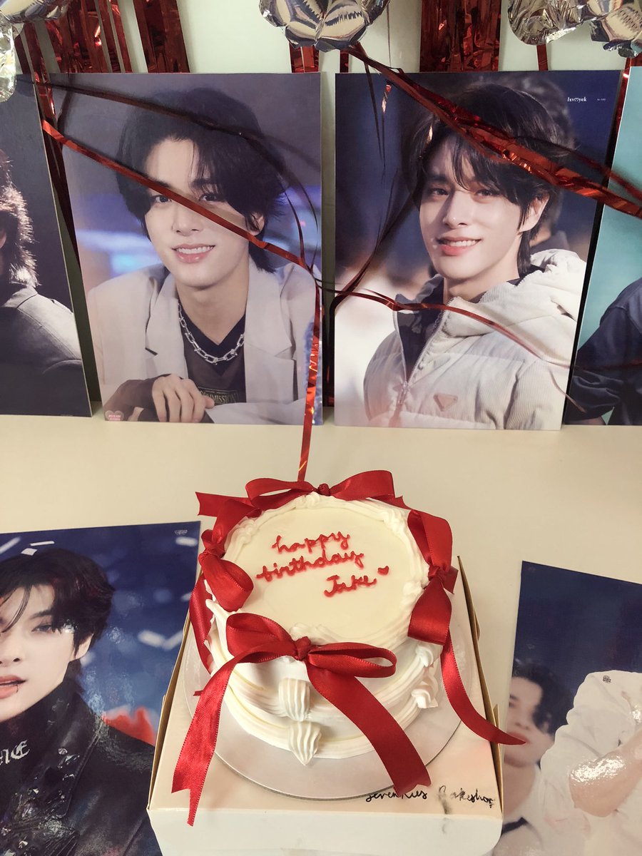 lhscovr's tweet photo. advance happy jake day! thank you @cafe113O for making this day special for jake and engenes ❤️

#𝑹𝒂𝒏𝒅𝒐𝒎𝒂𝒏𝒕𝒊𝐊𝐄𝐔 https://t.co/sXdJ7gPtIT