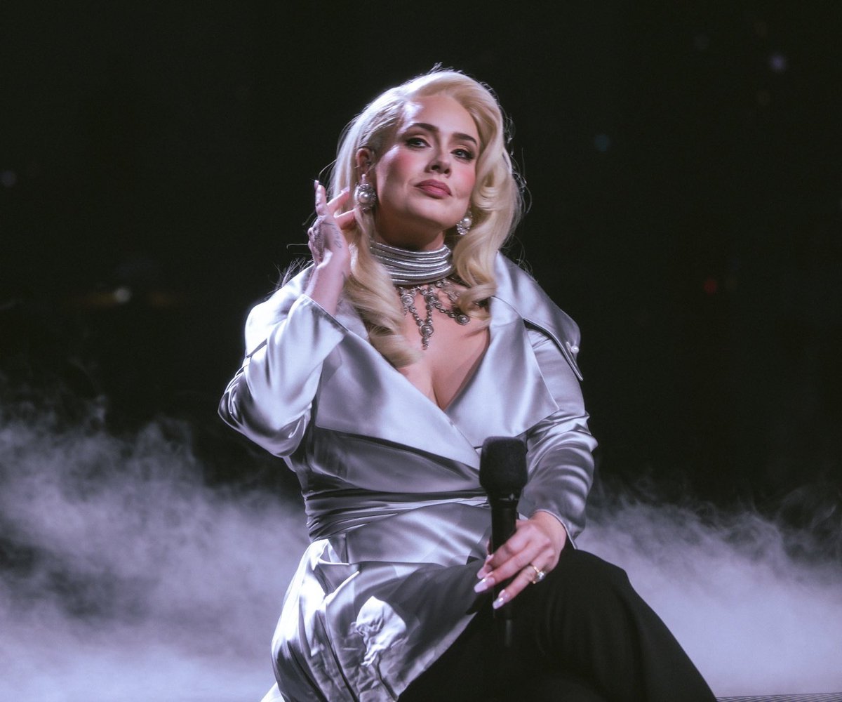 chart_adele's tweet image. “Love in the Dark” by @Adele is now the 1073rd most streamed song of all time on Spotify, surpassing “Karma” by Taylor Swift [855M]