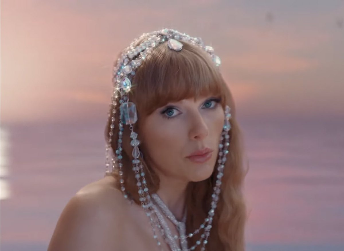 chart_adele's tweet image. “Love in the Dark” by @Adele is now the 1073rd most streamed song of all time on Spotify, surpassing “Karma” by Taylor Swift [855M]