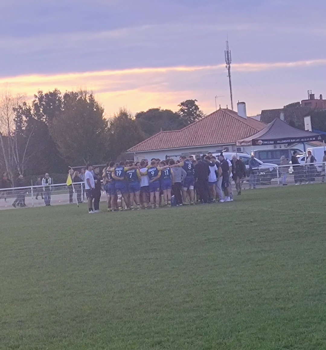 el_batistador's tweet photo. On a mené... On a été mené... On a été largué... Et on a recollé... Pour arracher sur le gong un bonus def amplement mérité et priver Villeneuve-sur-Lot du bonus offensif  🤪🤪🤪  Quel match de fou 35/40 à 350kms de la maison 🙃🙃🙃  #Fed2 #RCR 🟦🟨 https://t.co/lfGiILqdjO