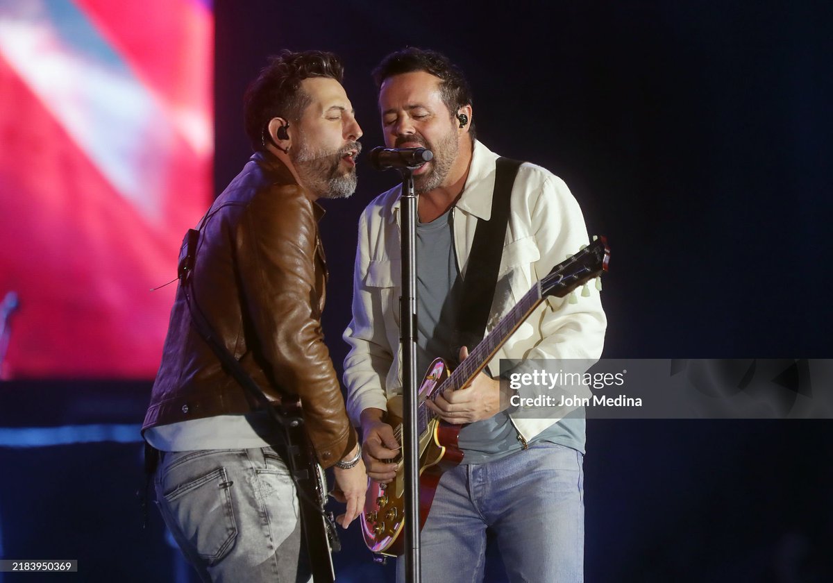 wareagleblonde's tweet photo. .@OldDominion performing at @TheHondoRodeo last night in Phoenix, AZ🤠
#odies #rODeo
📸: john medina/getty images https://t.co/cexz0grQdD