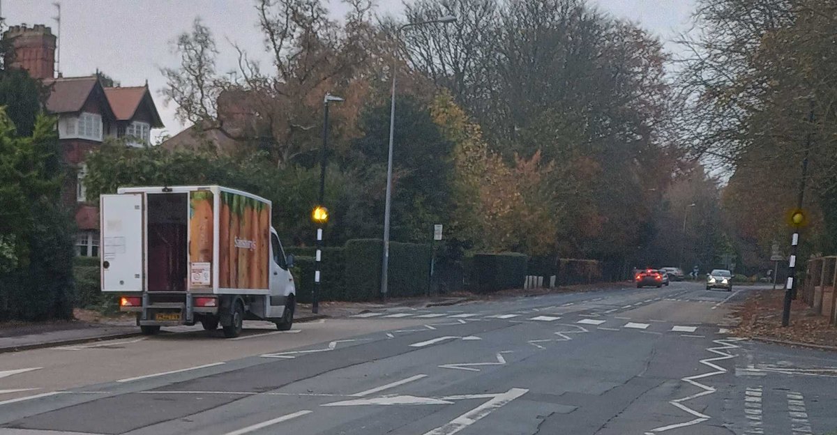 spoonsdrinker's tweet photo. @YPLAC Shocking Sainsbury driver - zigzag regs don't apply to them. https://t.co/LiGJJEvvV0