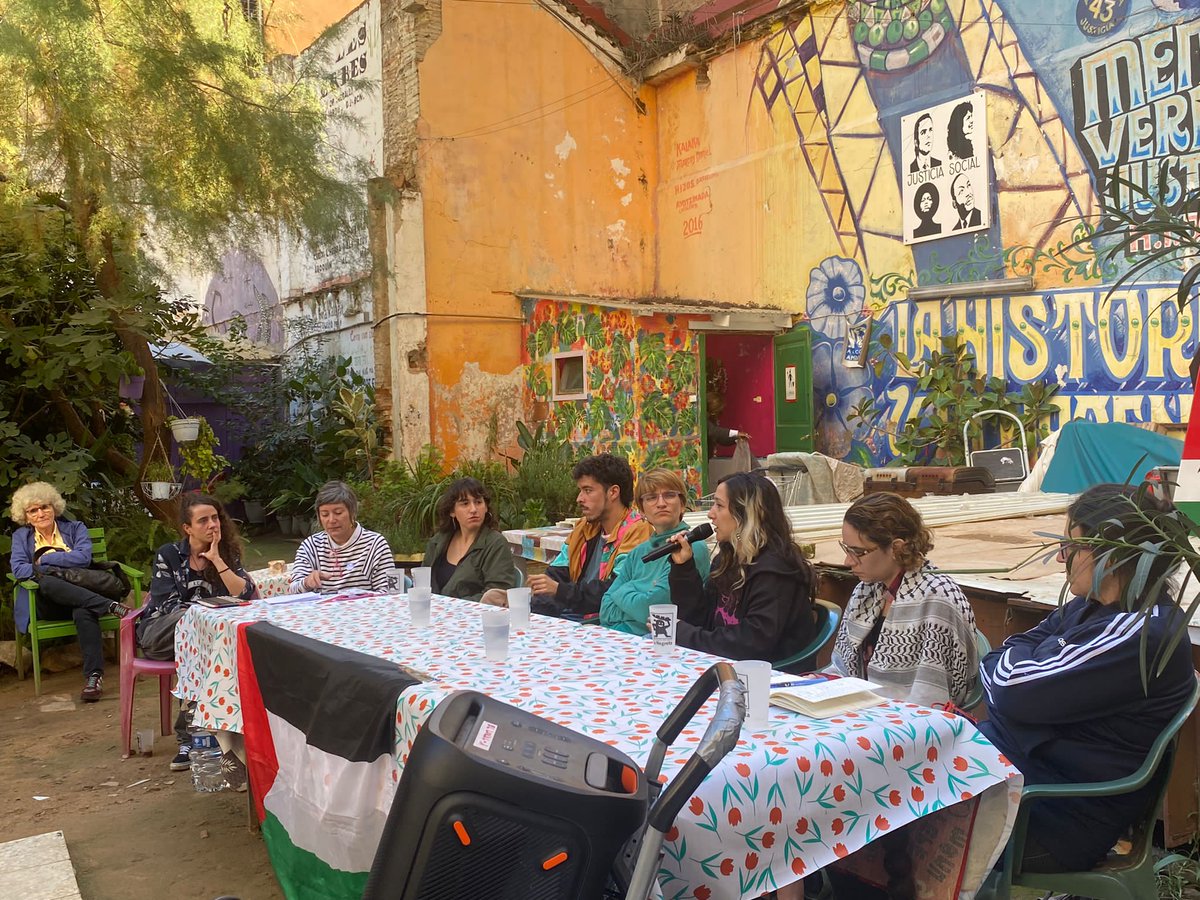 LesVilaretes's tweet photo. Estem encantades amb la jornada antirepre ACAB!! 🎉 Moltes gràcies a totes les que us heu apropat, les que heu participat en el debat i heu compartit reflexions i tips de molt valor 👏🏽👏🏿👏🏻👏 I les que heu jugat i us heu desfogat a saco! 😂
💜Gràcies per tot el suport!! 💜 https://t.co/FKzj1E0wvT