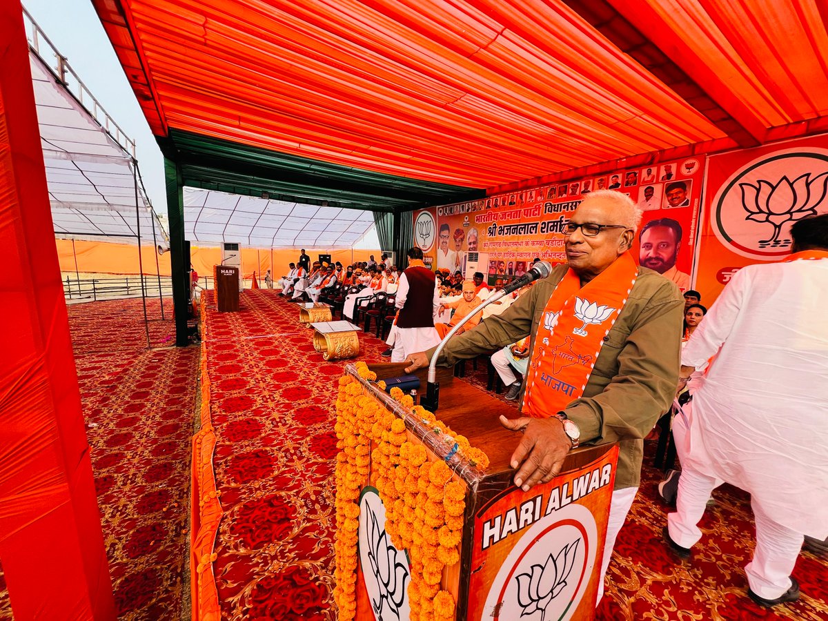 mpalwar's tweet photo. आज बड़ौदा मेव में मुख्यमंत्री श्री भजनलाल शर्मा जी भाजपा प्रत्याशी श्री सुखवंत सिंह जी के समर्थन में विशाल जनसभा के आयोजन पर आये। बहरोड़ विधायक डॉ जसवंत यादव जी के साथ सम्मिलित हुआ।
#बहरोड़_विधानसभा_क्षेत्र
#behror
#Mpalwar
#Rajasthan
#BJP https://t.co/bH0qsQIon1
