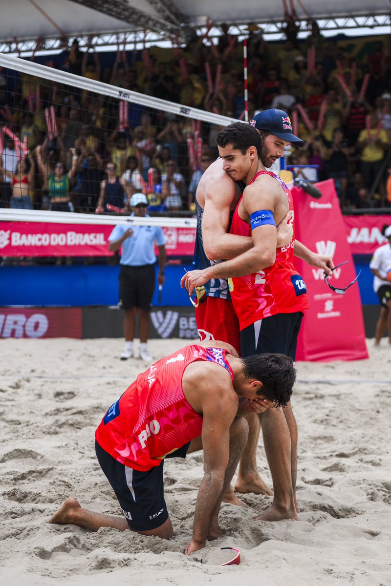 FINAL of the Elite 16 in Rio!!🌎🇧🇷

It was always our dream to play matches like this… in Copacabana, vs 2x Olympic medallists, giving everything on the court &amp; feeling all the support of our family &amp; our people around the world ❤️‍🔥

Let’s keep dreaming tonight 🙏🏼 All together!!