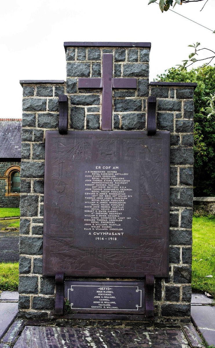 In Remembrance. 

This painting is from our exhibitions commemorating the centenary of the #FirstWorldWar in 2014-18 and is drawn from one of the carvings on a slate memorial in Dyffryn Nantlle, commissioned and originally located in the Pen-yr-Orsedd #slate #quarry.