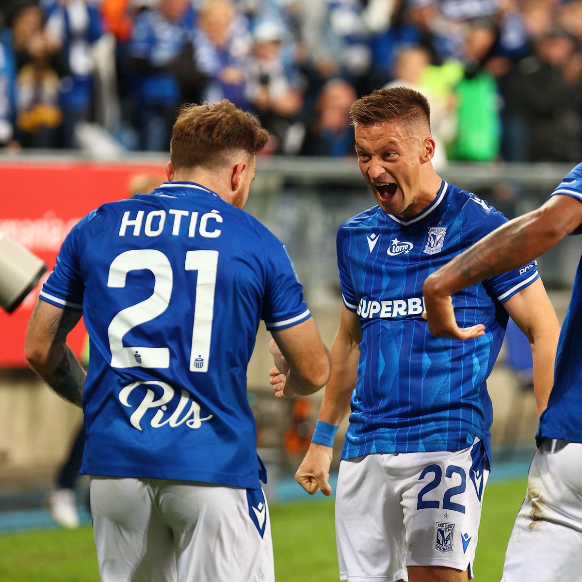 _Ekstraklasa_'s tweet photo. GOOOL! @LechPoznan prowadzi po cudownym trafieniu Gholizadeha!

Kolejorz w każdym meczu u siebie w tym sezonie strzelał gole ✔️ #LPOLEG 1:0 https://t.co/xbNMRYVauP