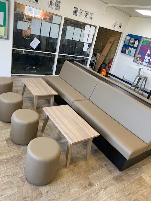 SeatableUK's tweet image. Can we help you to create a welcoming reception area for your students, visitors and parents? Our soft seating range is perfect for all kinds of reception areas.

 #school #sixthform #receptionarea #seatingsolutions #softseating #education #banquetteseating #contractfurniture
