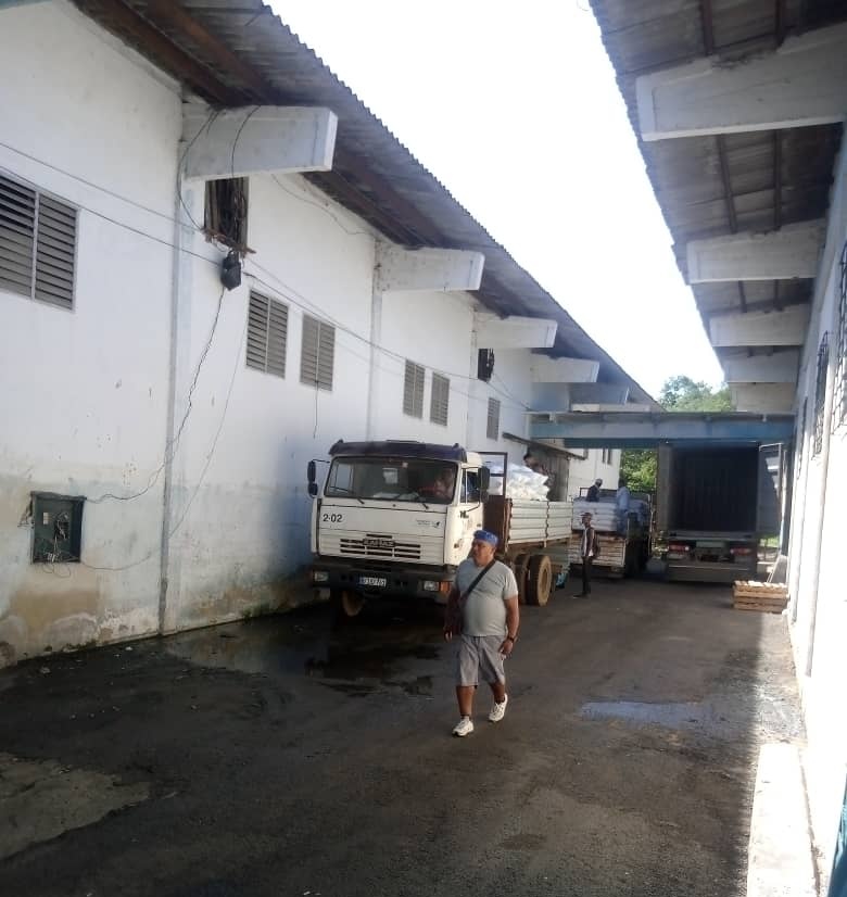 Este domingo chequea titular del sector <a href="/BetsyDazVelzqu2/">Betsy Díaz Velázquez</a> el proceso de distribución de la canasta familiar normada en las Empresas Mayoristas de La Habana.
.
.
.
#UnidosXCuba #FuerzaCuba