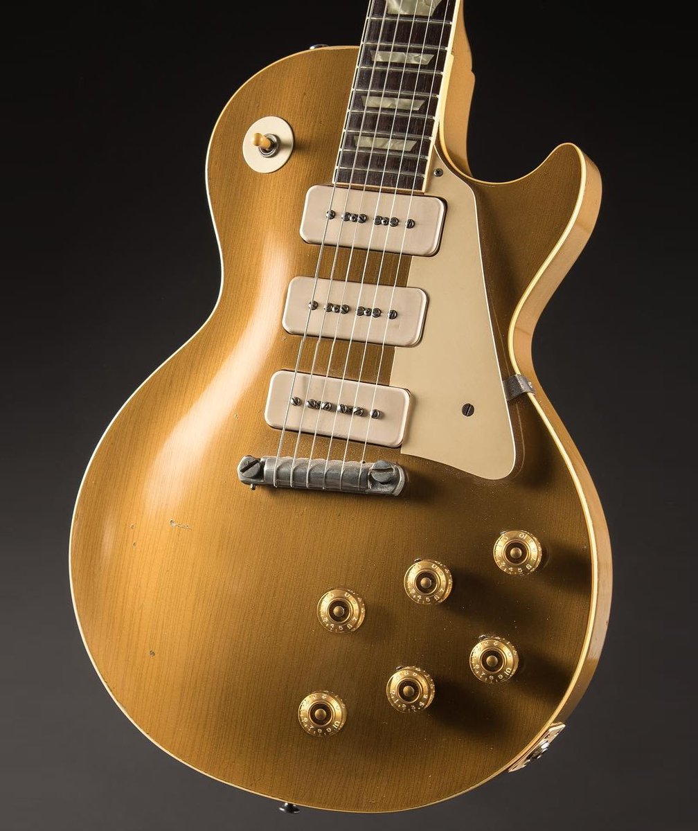 The First 3 pickup Les Paul!!! 
This custom order left the factory in 1954 loaded with three P-90s making it the first and only of its kind 
#guitar #Gibson #FamousGuitars #GibSunday