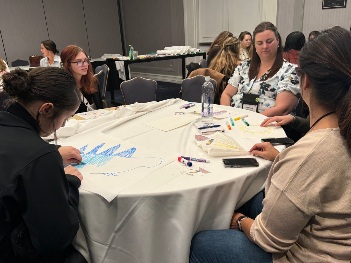 The_ILA's tweet photo. Unleash your inner artist! Workshop participants working on fun art projects to build essential skills to be future-ready leaders! #ILA2024Global #leaderhip https://t.co/xrtRET378B
