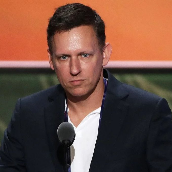 EtatDeFlow's tweet photo. Voici Peter Thiel

Il a fondé et investit dans des startups comme PayPal, assisté à l’embauche de Sam Altman, Reid Hoffman

Avec une fortune estimée à 7 100 000 000 $, il est considéré "meilleur recruteur au monde"

Voici sa technique pour repérer les futurs milliardaires : https://t.co/0nYp4pzFoM
