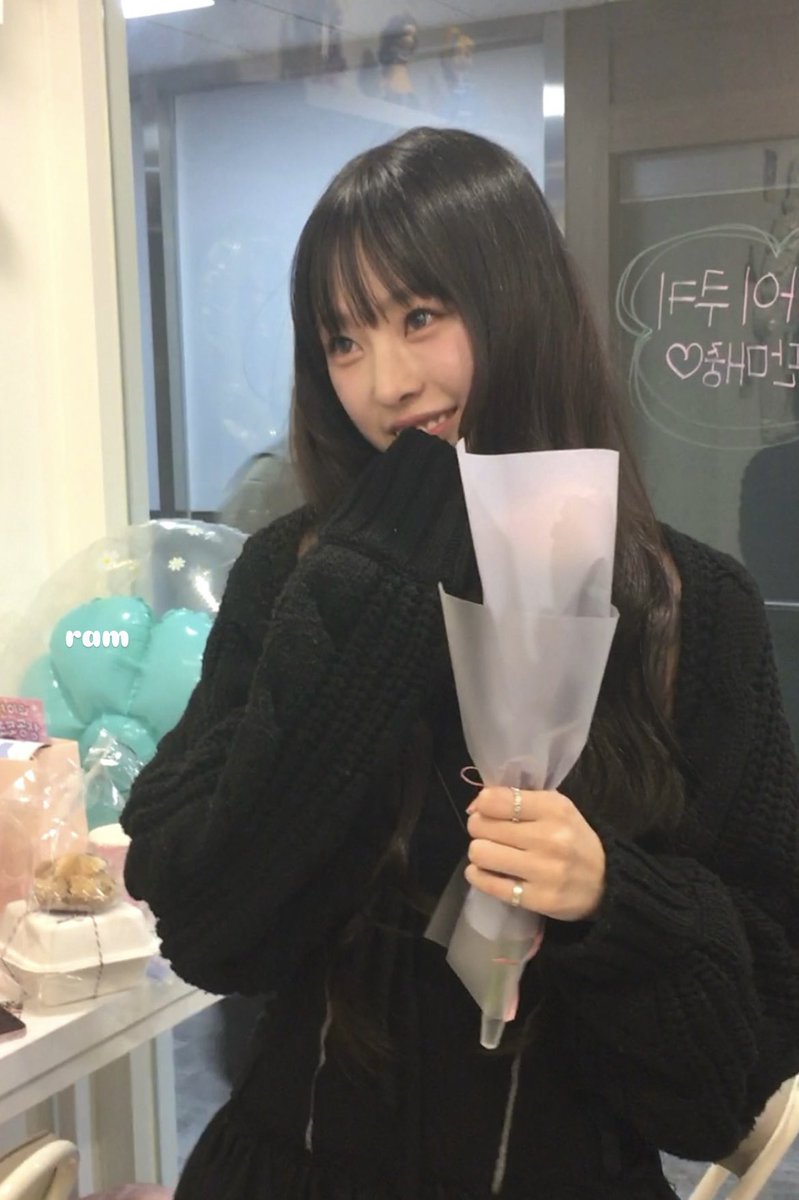 jihyuncentric's tweet photo. [📸] 241110

Jihyun pics shared by fans from her birthday café! 

#JIHYUN #지현
#4IREN #사이렌 https://t.co/ntOYxMbQzS