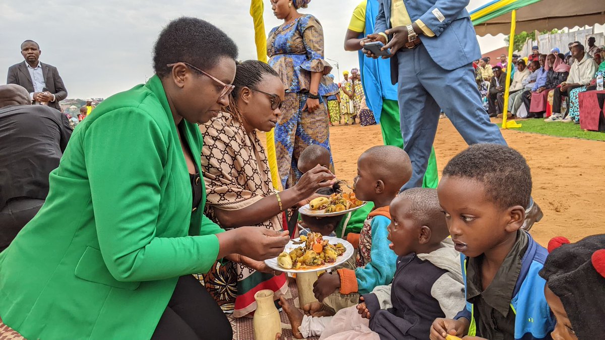 Uyu munsi muri <a href="/RusiziDistrict/">Rusizi District</a> habaye  UWI .Vice Mayor <a href="/AnnemarieDukuz2/">Anne marie Dukuzumuremyi</a> na CNF Coordinator <a href="/JaneNIYONS32491/">RUSIZI WOMEN FITNESS CLUB</a>  bitabiriye UWI mu mudugudu wa Mbagira /Kamembe .
Hatazwe ikiganiro cyo kwirinda  GBV mu rwego rwo gukomeza kubaka UUU <a href="/RwandaGender/">Ministry of Gender & Family Promotion | Rwanda</a> <a href="/RwandaWomen/">National Women's Council</a> <a href="/RwandaWest/">Western Province I Rwanda</a> <a href="/cnfwest96851/">CNFWEST</a>