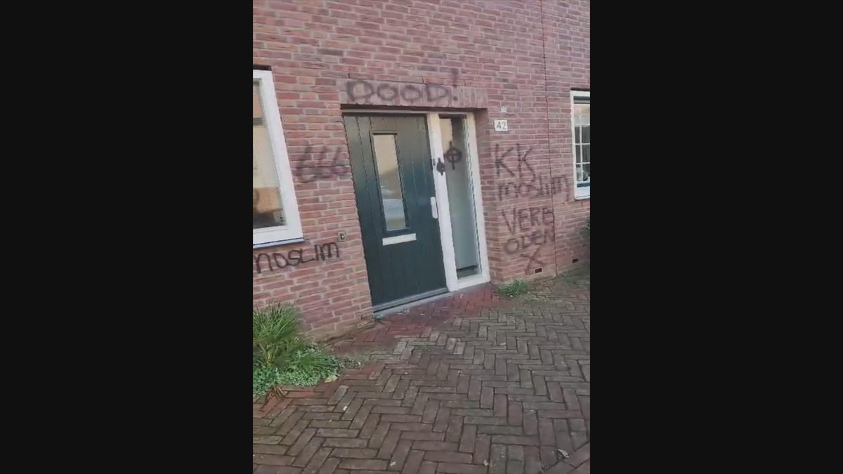 RTLnieuws's tweet photo. Helft Nederlandse moslims ervaart discriminatie, ook Ahmed: 'Duidelijk dat we niet gewenst waren' https://t.co/ubo2W47HUy https://t.co/tj02B3towp