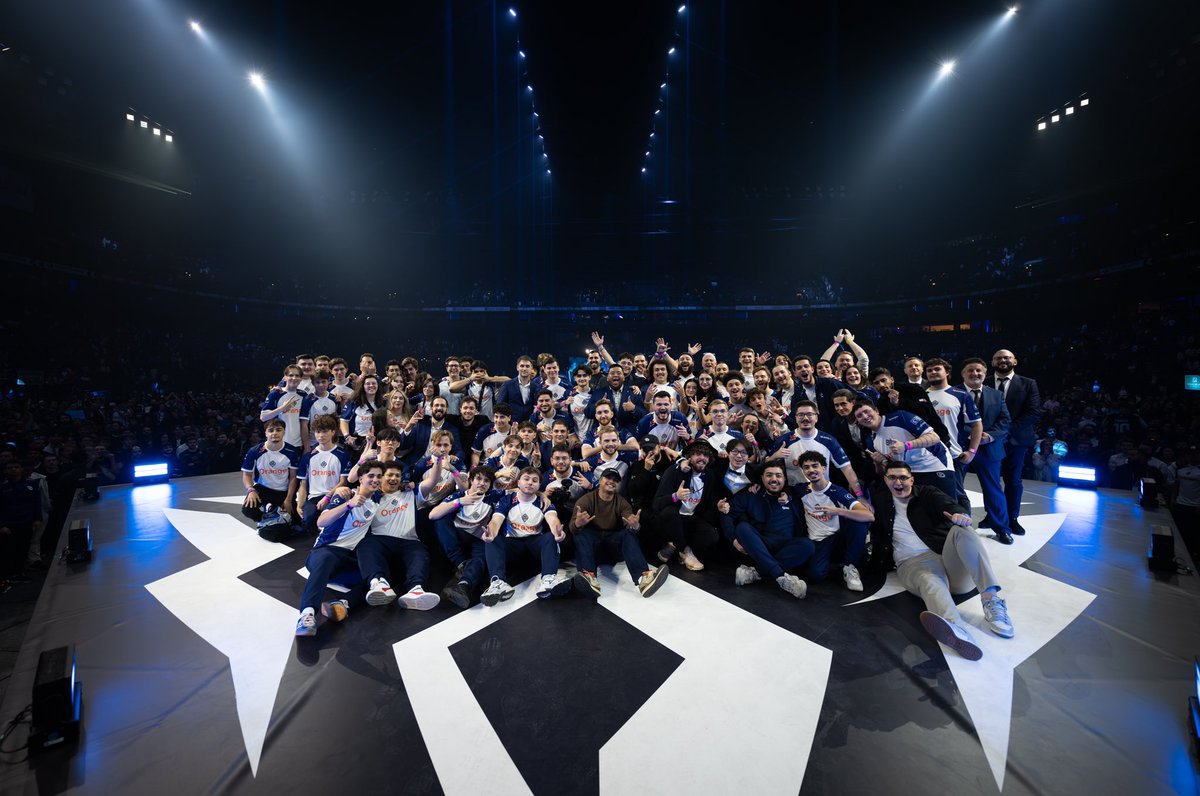 Photo de famille. 💙 #KCX4 

📸 <a href="/OuareDesign/">Maxime.P📸</a>