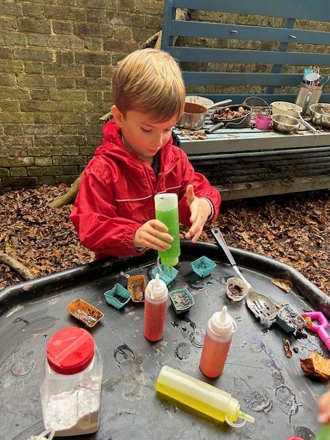 aldwickbury's tweet photo. This week, Reception had a fantastic time in their Eco lesson making potions and using their imaginations to create some magical spells! 🧙‍♀️🪄

#AldwickburyLife #OutdoorLearning https://t.co/thEGlVBDIs