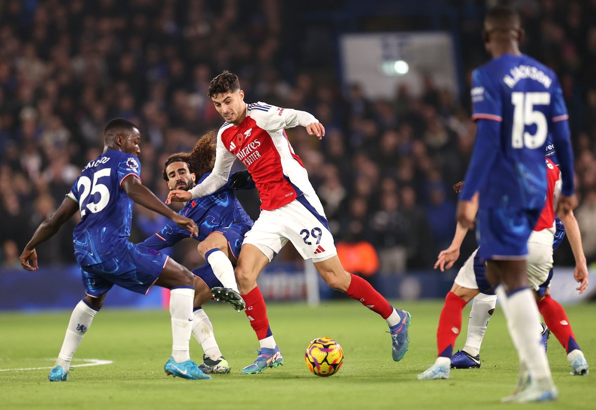 Battling away at the Bridge ⚔️

🔵 0-0 🔴 (31)