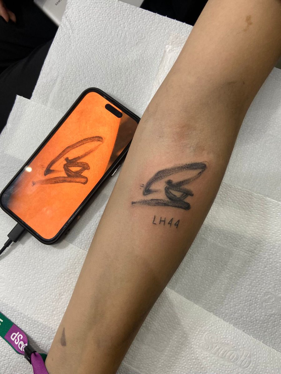 jiyungri's tweet photo. it was the best day of my life! meeting @LewisHamilton had always been a dream, and i don't think i've ever experienced, nor will i ever experience, something so incredible. thank you @MercedesAMGF1, ariana bravo and especially the GOAT, lewis hamilton ♥️ https://t.co/8EUVERcgxA