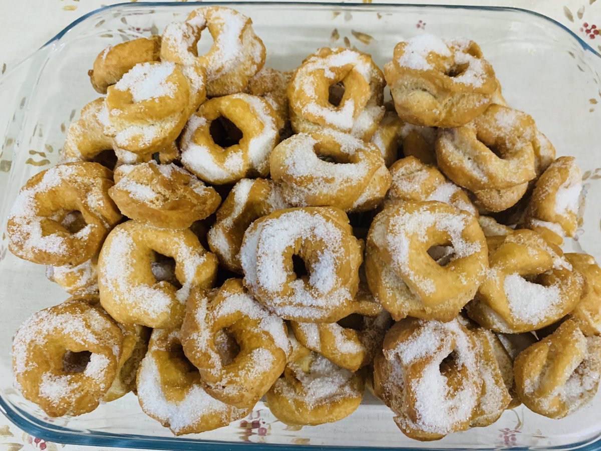 Rosquitos de anís.
De la repostera de la casa.