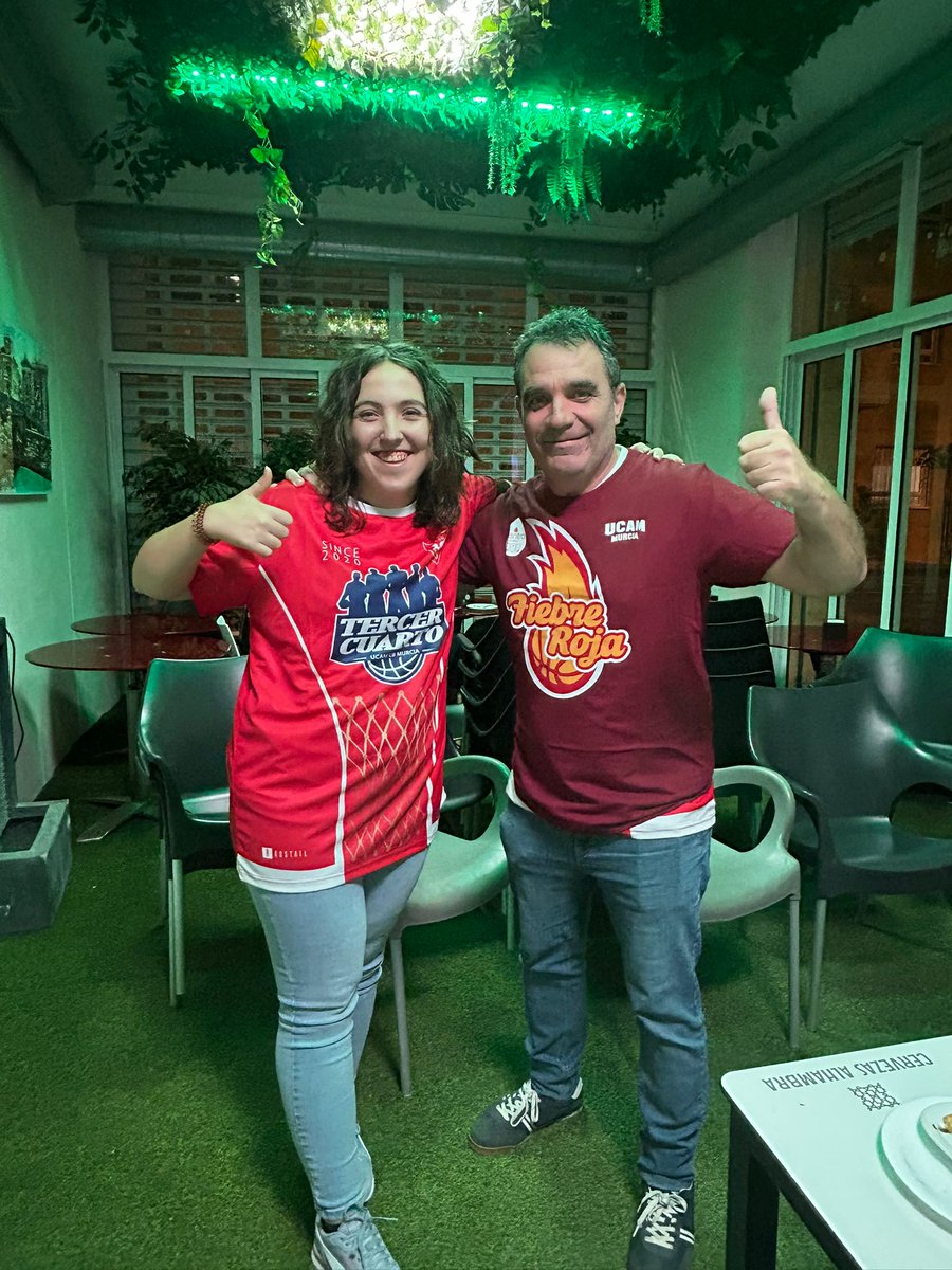 Diferentes camisetas, una misma pasión @ucammurcia
Intercambio de camisetas con <a href="/rodes_sergio/">Sergio García Rodes</a> 
<a href="/Fiebre_Roja/">Fiebre Roja</a> 🫸🏻🫷🏻 <a href="/3QCBMurcia/">Peña Tercer Cuarto</a>