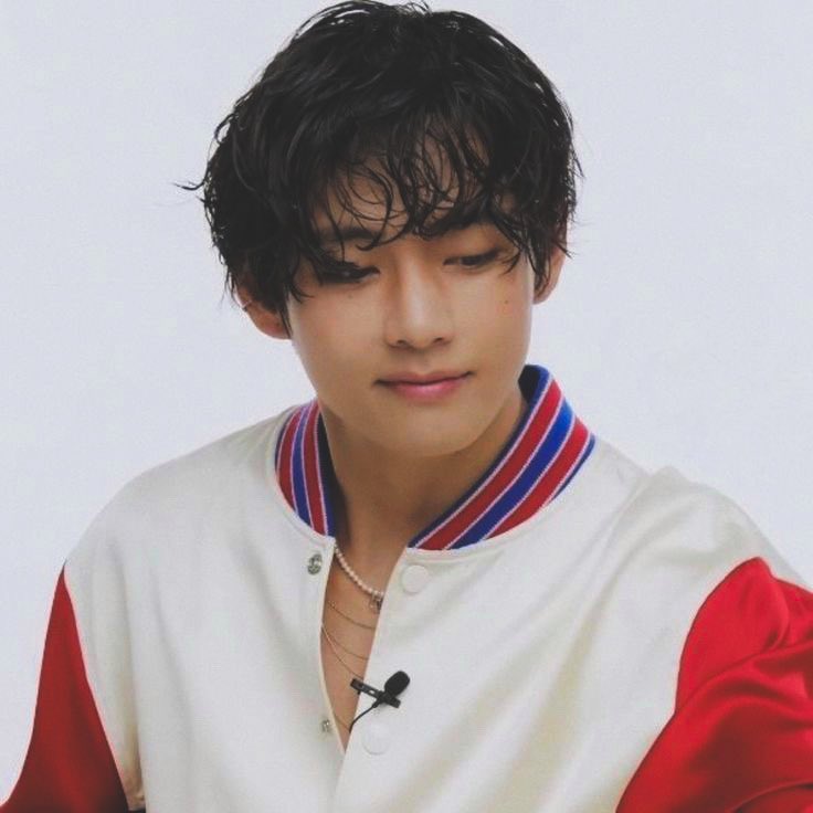 BTSV_Nigeria's tweet photo. CAN WE DO 1000 RETWEETS?  

1 RT= 1 VOTE
1 REPLY = 1 VOTE 

I vote #v for #2024MAMAVOTE https://t.co/ybklPuxFPx