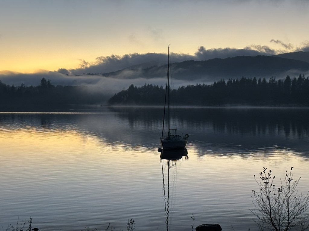 EmmaSeeburg's tweet photo. Beautiful light on Windermere this evening 💙🧡 At least you can’t see the s**t @unitedutilities put in here in this light 🤬 #savewindermere @MattStaniek @Feargal_Sharkey @carolvorders https://t.co/2ABOQNNIb2