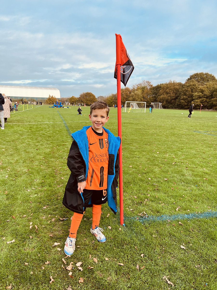 JLAMusic82's tweet photo. A hat-trick for this little boy today, with a well-deserved win for his team. So proud of all of them. Followed by a twin catch-up and debrief��🥰🥰 #football #sundayleague #goal #hattrick #twins  #twinlife https://t.co/sa5OzjjuUs