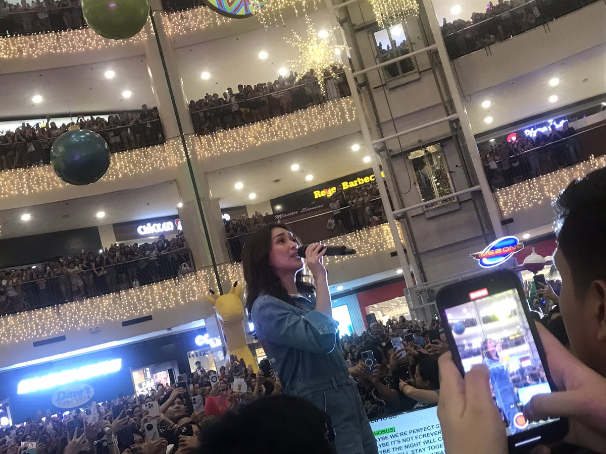 lhabsyu's tweet photo. #HelloLoveAgain in cinemas on Nov 13!❤️

#HelloAgainTour 
#KathrynBernardo 
#AldenRichards 
#KathDen https://t.co/HmKHABmug1