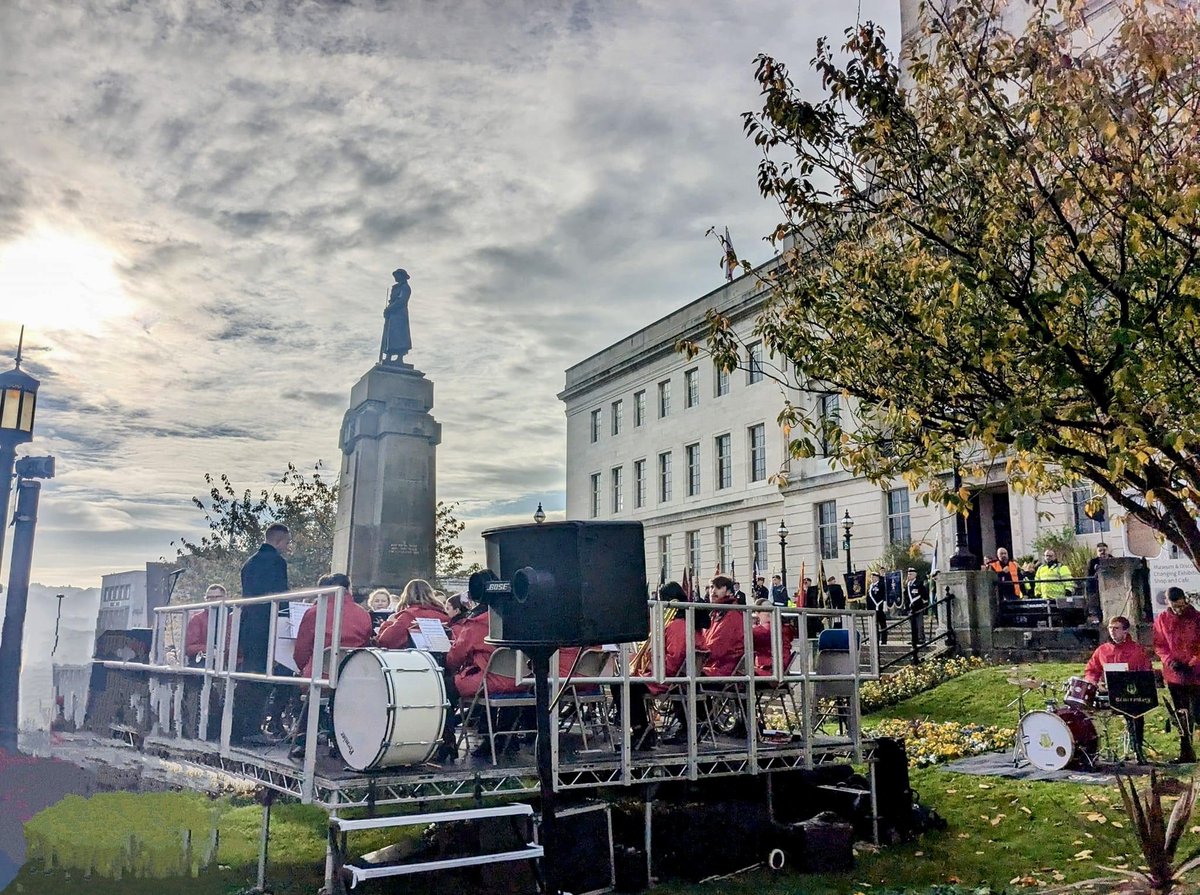 Remembrance Sunday Service #LestWeForget <a href="/BarnsleyCouncil/">Barnsley Council</a> @Barnsleymushub