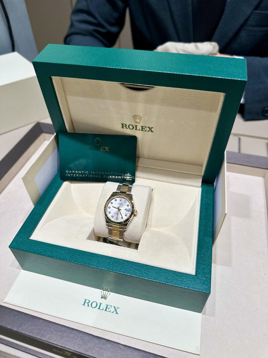 daudinamdar's tweet photo. Time is a gift, and I intend to make the most of it.⌚️ https://t.co/8wZnOybXri