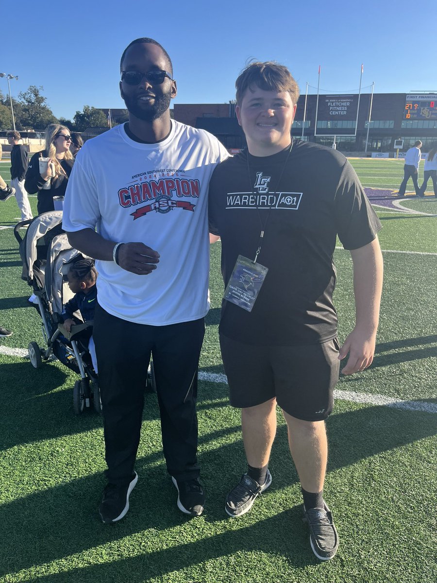 Had a great day at the Hardin Simmons football game. Congrats on the win and thanks for inviting me out <a href="/BurlesonHSU/">Burleson</a> <a href="/CoachGGlynn/">Coach Glynn</a> <a href="/CoachDL_Niles/">Thomas Niles</a> .