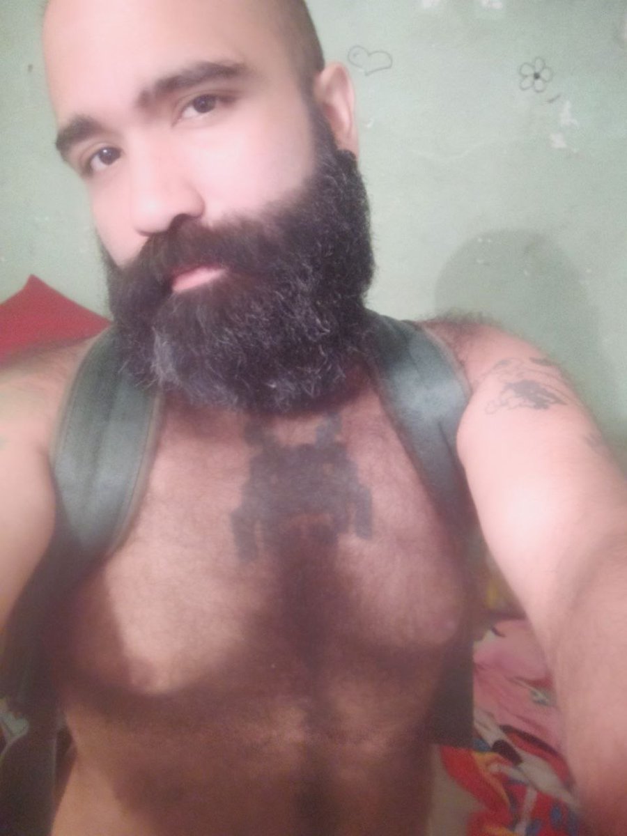 Feliz domingo!!!!! les mando un abrazote de oso y un poco mas si me lo permites ;) 

#hairyguy #hairybear #bear #adultcontent #bearmacho #beargay #beard #bearded #gay #latinbear