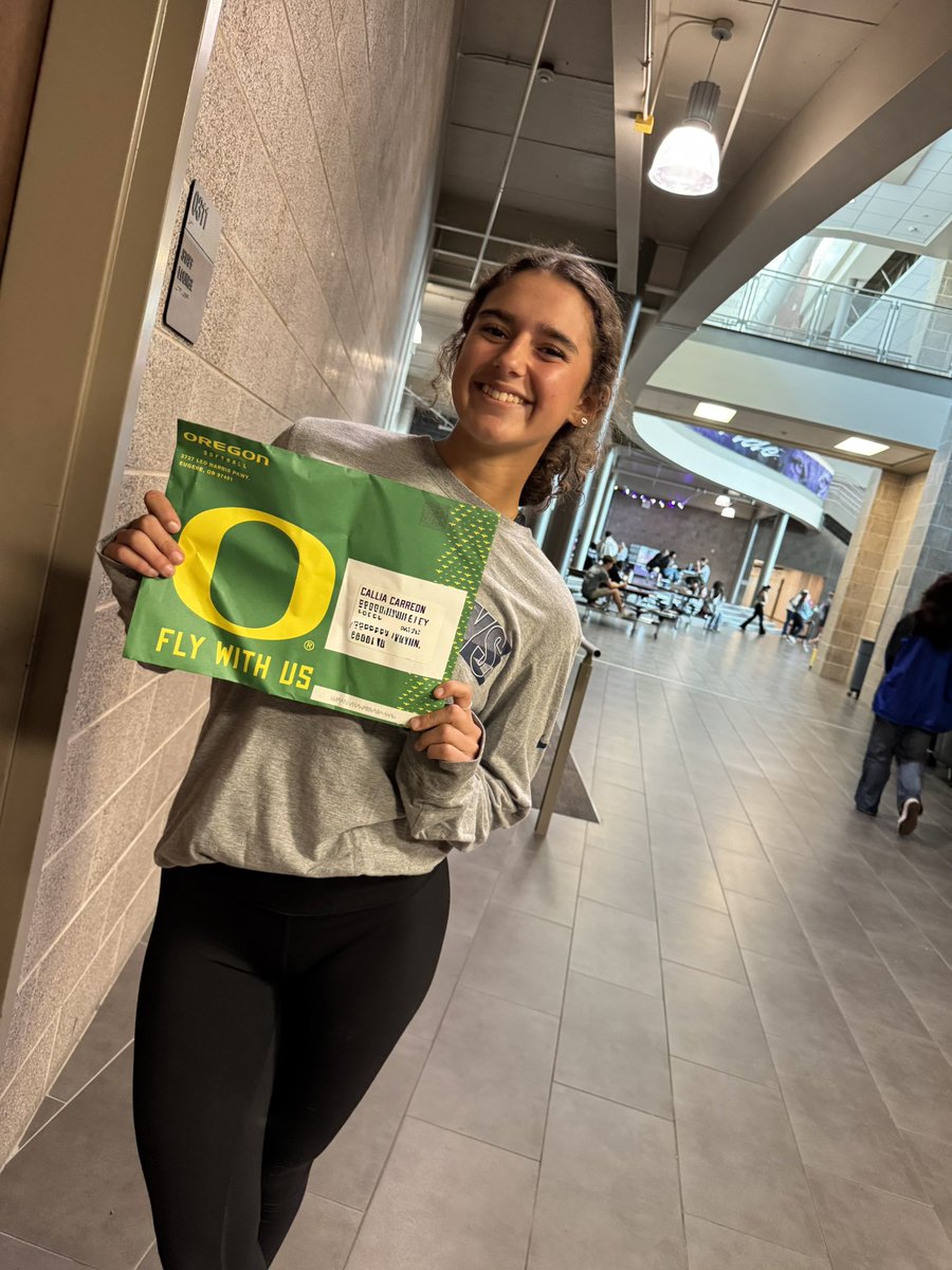 CalliCarreon's tweet photo. Thank you @OregonSB for taking the time to send me information about your beautiful campus and the #QuackFacts! It looks amazing! I would love to get to a camp soon! #GoDucks 🦆🦆🦆 @AcademyZito @MelyssaLombardi @syd_syd2 @CSHSSoftball https://t.co/uFl68Db9Zt