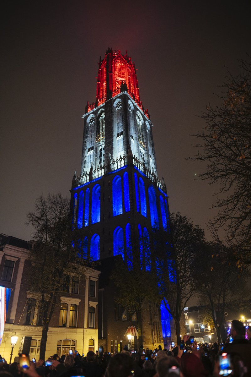 ueigendom's tweet photo. De opbrengst van het #Domdiner komt volledig ten goede aan het financieren van de nieuwe verlichting van de #Dom, die Koningin Máxima voorafgaand aan het diner samen met burgemeester Sharon Dijksma ontstak. 

👉 Lees er meer over op onze website: https://t.co/94TKnLiA8H. https://t.co/ICuZvWewjm