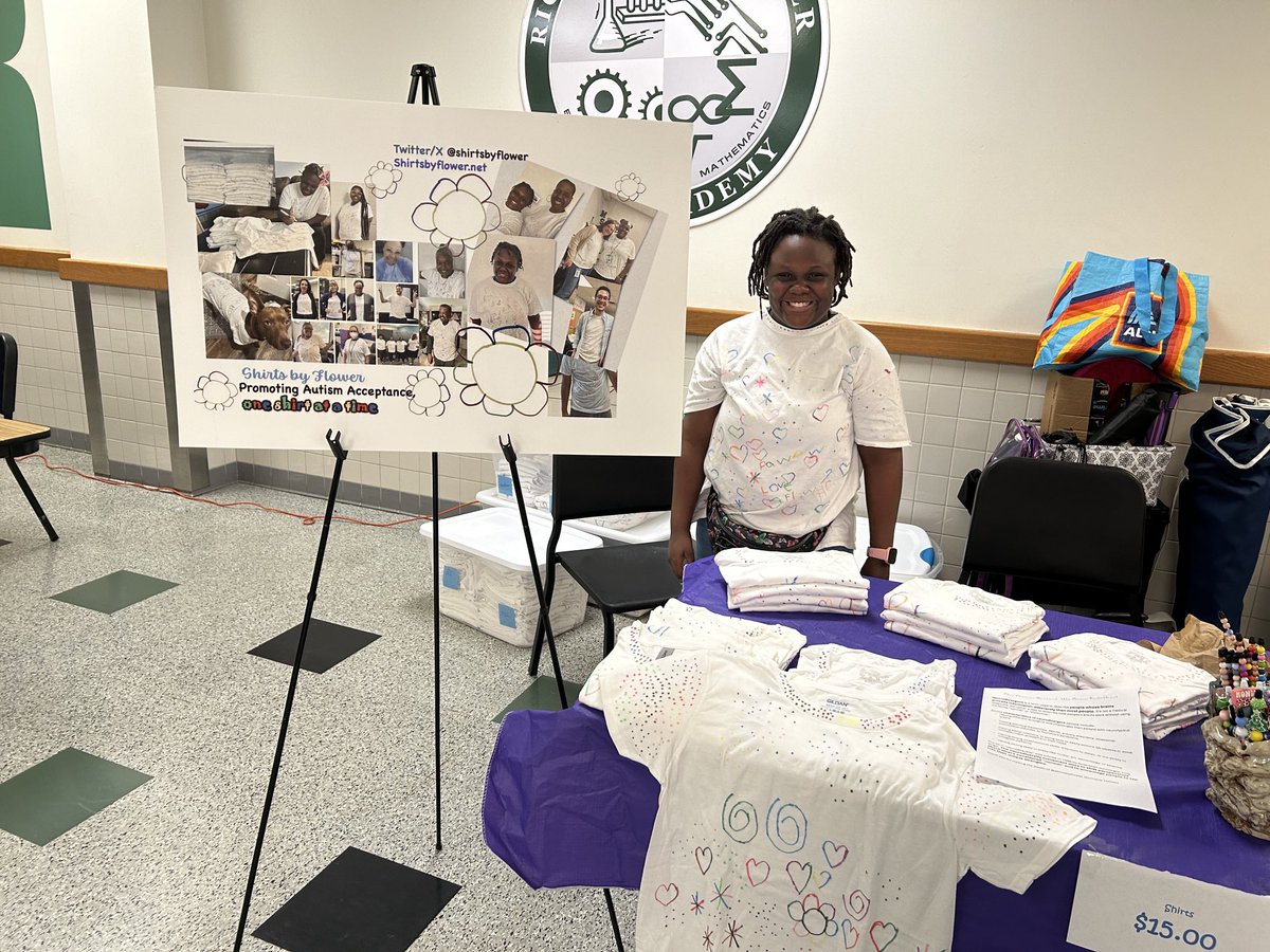 tonidjackson's tweet photo. The Berkner Bazaar never disappoints. While supporting ⁦@shirtsbyflower⁩ I get to see my old students. This young lady told me that my love for UNT encouraged her and that is where she wants to go. She said she loved my class and science. #RISDBeTheOne #RISDBelieves https://t.co/9RZdw4hwA3