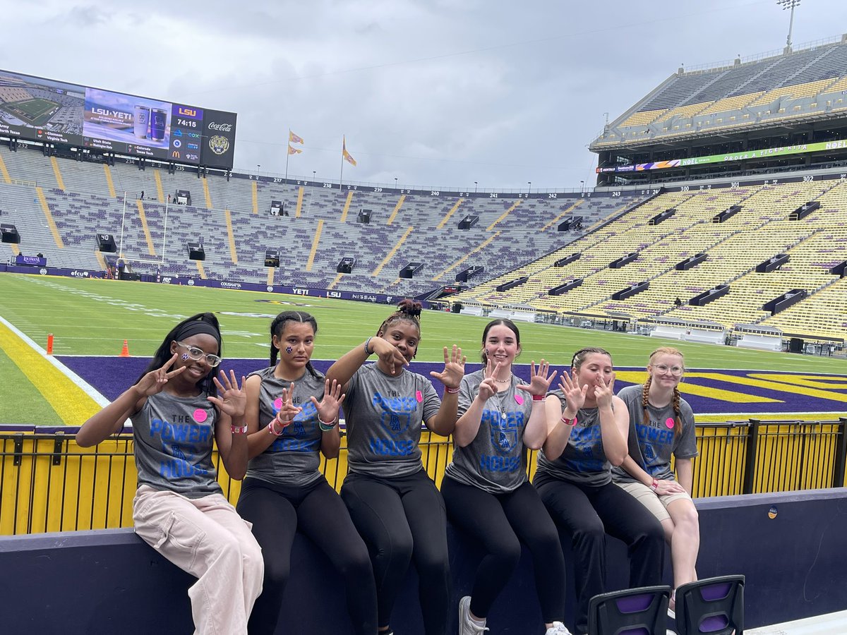 PelsSoftball's tweet photo. Super proud of our ladies who work the LSU vs. Alabama game yesterday. They worked extremely hard and pushed throughout the night. GO PELS!! https://t.co/hYULNOiBri