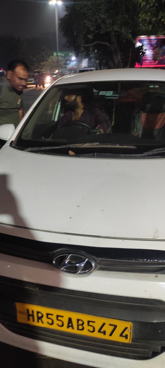Hkmishra24's tweet photo. Dear @Uber_India @Uber @Uber_Support 

One of the Pathetic service with uber, 
Driver call us and we ask driver that we have patient with us, and he cancel trip 
And cab is infront of us. Driver lock and hide some and when back we click photo too https://t.co/U5d8nOFa0G