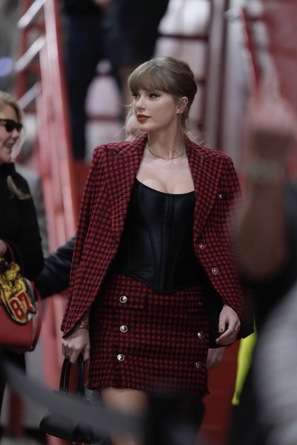 best of swift ❁ tweet media