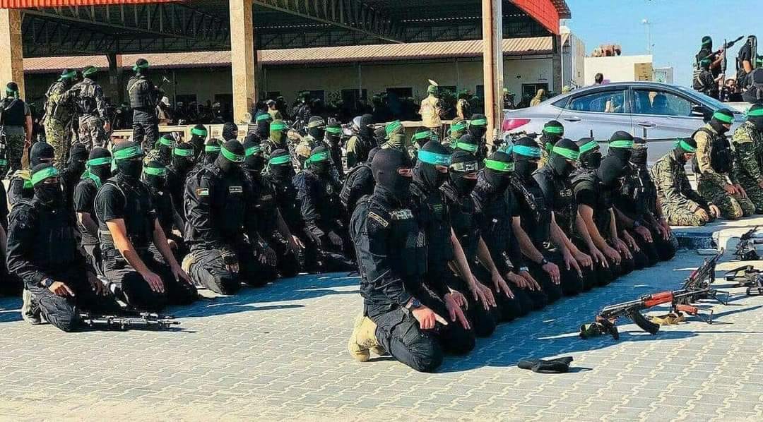 "إنهم فتية آمنوا بربهم وزدناهم هدى"
في هذه الساعات المباركة من الليل لا تنسوهم من دعواتكم الطيبة
بان يثبتهم الله وأن ينصرهم على عدوهم
هم الفئة الباقية المدافعة عن شرف الأمة..