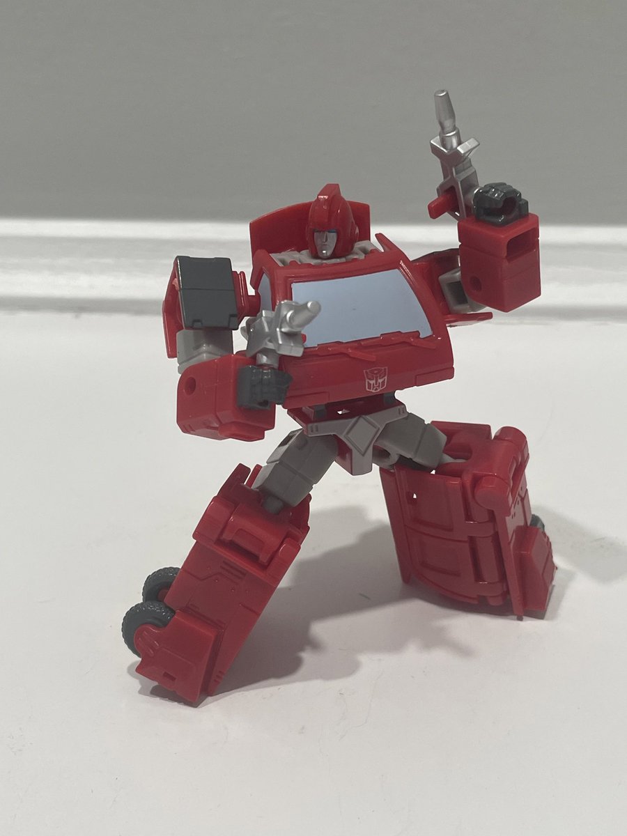 alt_dude4's tweet photo. Smolhide?
#Transformers Core Class Ironhide https://t.co/41DWQNgG7f