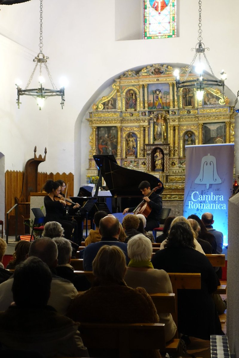 AmicsCambra's tweet photo. Gran concert ahir al Cambra Romànica amb el Trio Gliese 468b 👏🏽👏🏽👏🏽

Interpretació brillant del repertori proposat (Brahms, Beethoven i Schoenefeld) amb un record especial als afectats per les inundacions de València amb la popular "Mareta mareta". 

#Dana #Valencia https://t.co/L1wFhe775c