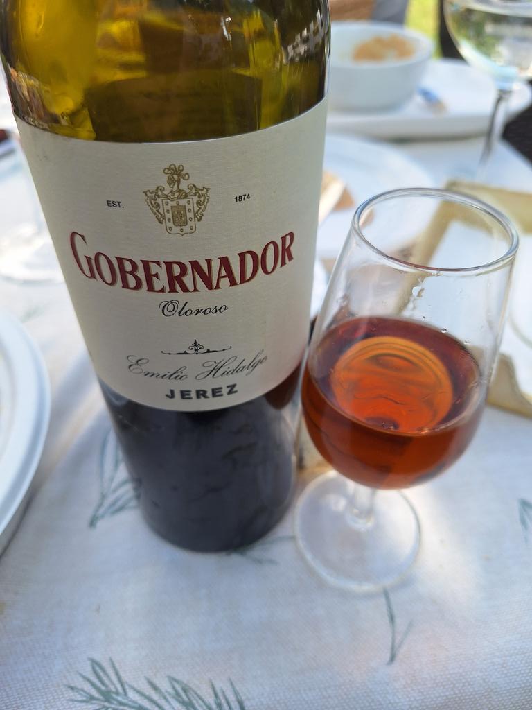 #Day7 #SherryWeek2024 #TodoLlegaASuFin con un clásico #Oloroso #Gobernador el lujo de la #CrianzaOxidativa <a href="/VinosJerez/">Vinos de Jerez</a> el exponente de esta clase tan jerezana <a href="/fmhidalgo/">Fernando Hidalgo</a> un vino equilibrado de gran complejidad y estructura, carácter #OneDayOneSherry #OneYear365Sherrys