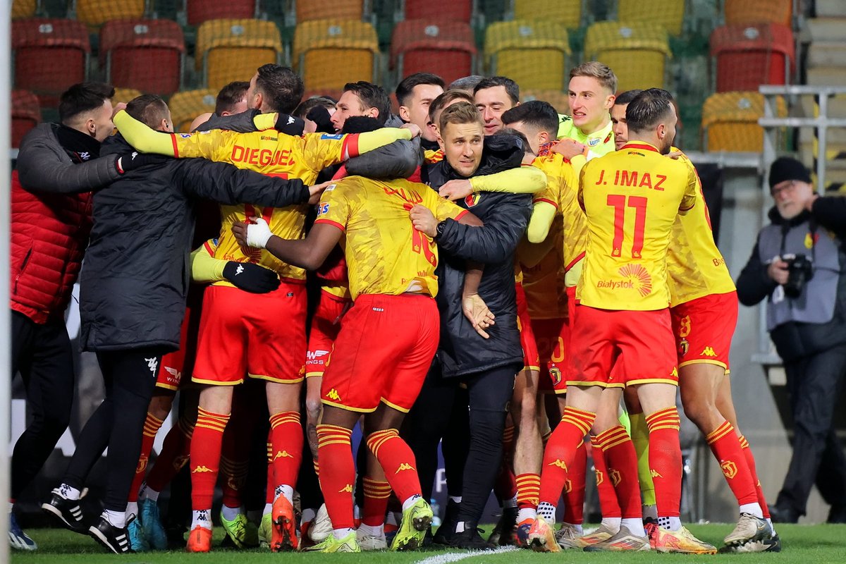 I feel very very proud of this team, thank you fans for your great support!! ❤️💛<a href="/Jagiellonia1920/">Jagiellonia Białystok</a>