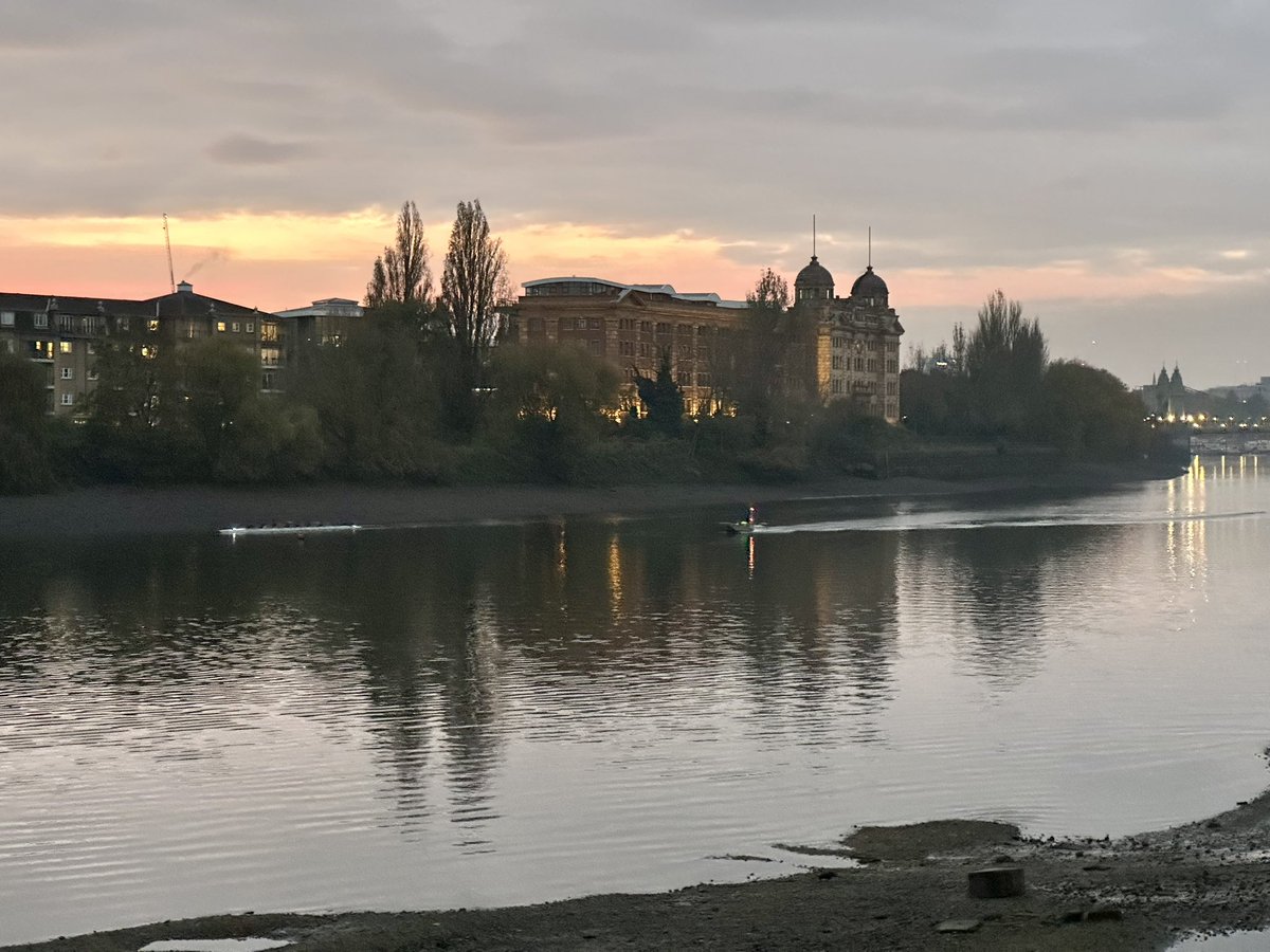 After a gray, slightly foggy day, surprised to see a bit of colour at sunset 🌅