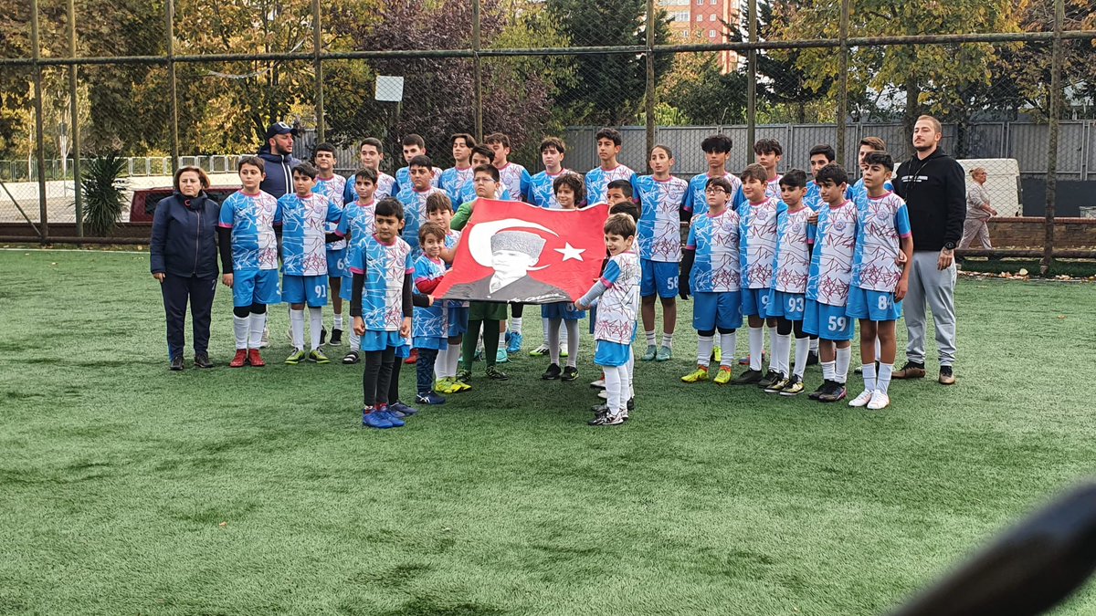 ATLETİK ATAŞEHİR YENİ ÇAMLICA SPOR KULÜBÜ 
ATAMIZIN İZİNDEYİZ.