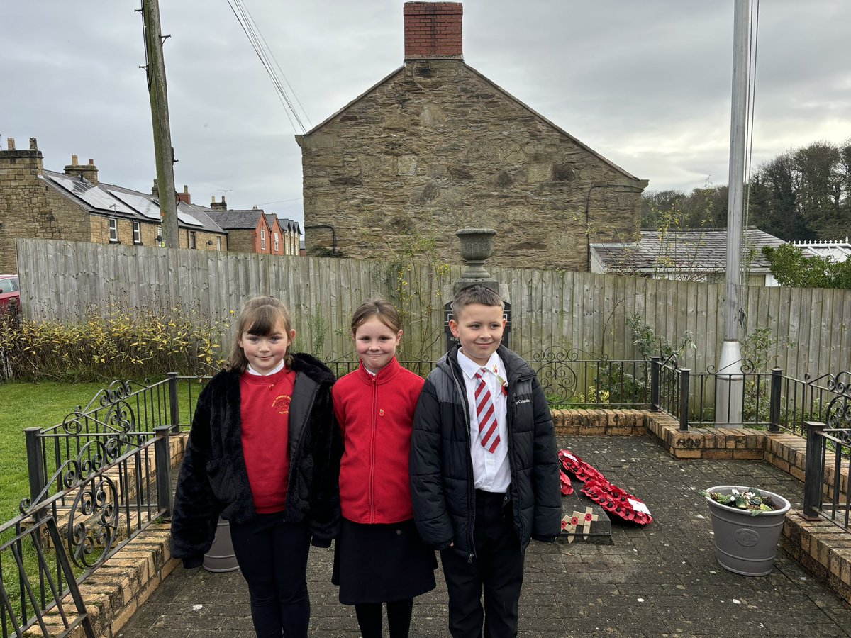 Diolch i’r disgyblion yma am gymryd rhan yng Nghadoediad Ffynongroyw heddiw