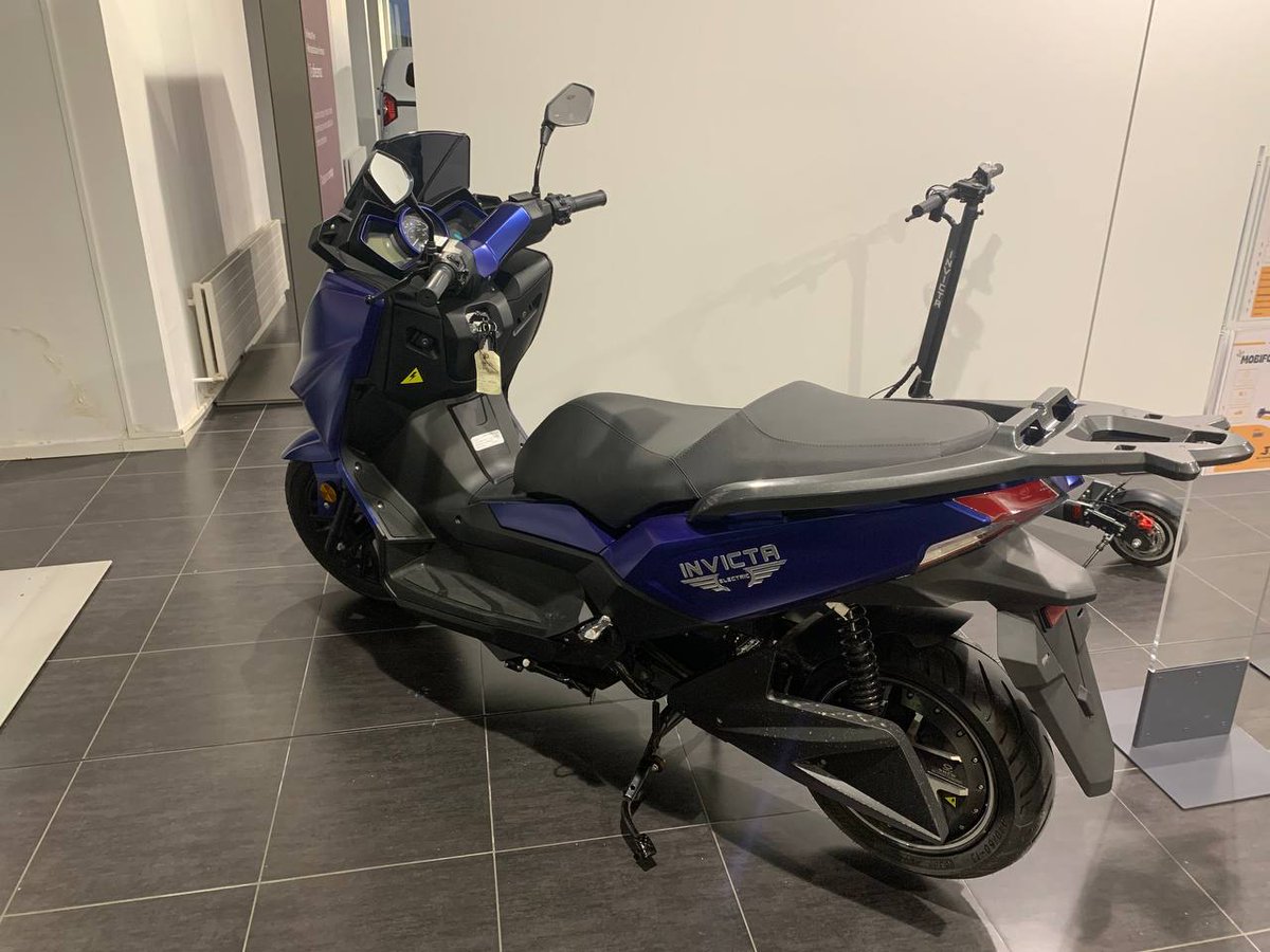 Zergatik erosi, partekatu dezakezunean 😎
8 kW-eko bateria. Autonomia: 270 km. Gehienezko abiadura 125 km/h. A1 karnetarekin
#MotoPartekatua 

Porqué comprar, pudiendo compartir 😎
Batería 8 kW. Autonomía 270 kms. V. máx. 125 Km/hora. Con carnet A1
#MotoCompartido 
<a href="/REScoopEU/">REScoop.eu 🦋 Follow us on Bluesky @rescoop.eu</a>